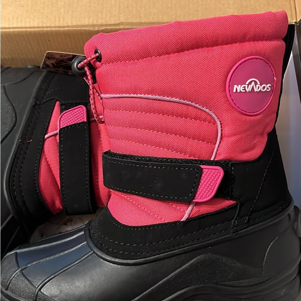 Nevados Kids Pink and Black Snow Boots